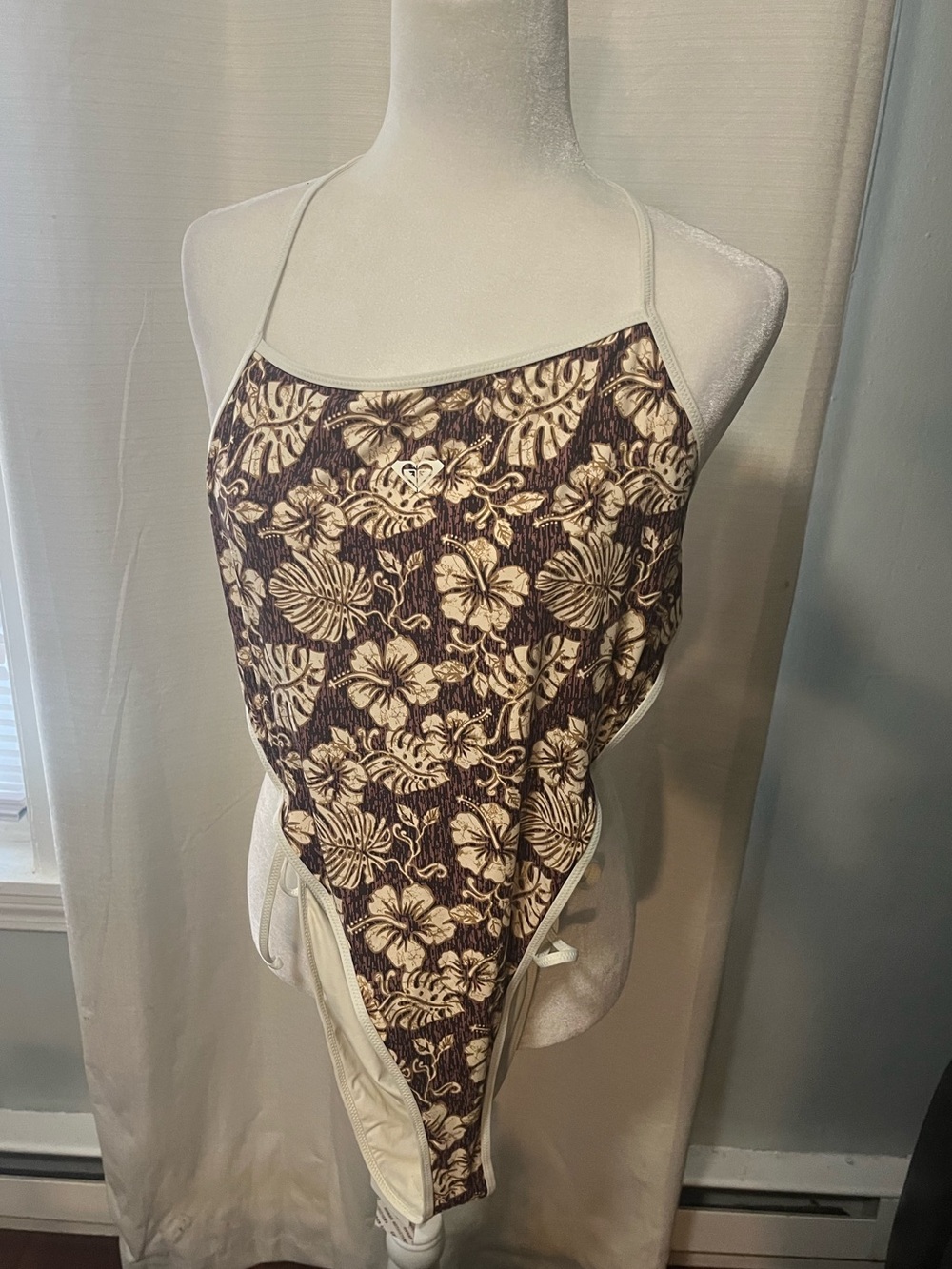 NWT Roxy Brown and White Floral Bikini Top